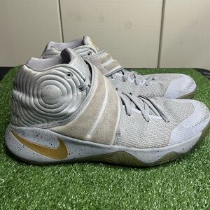 Size 12M- Nike Kyrie 2 "Battle Grey" basketball shoes Gold / Grey / Icy